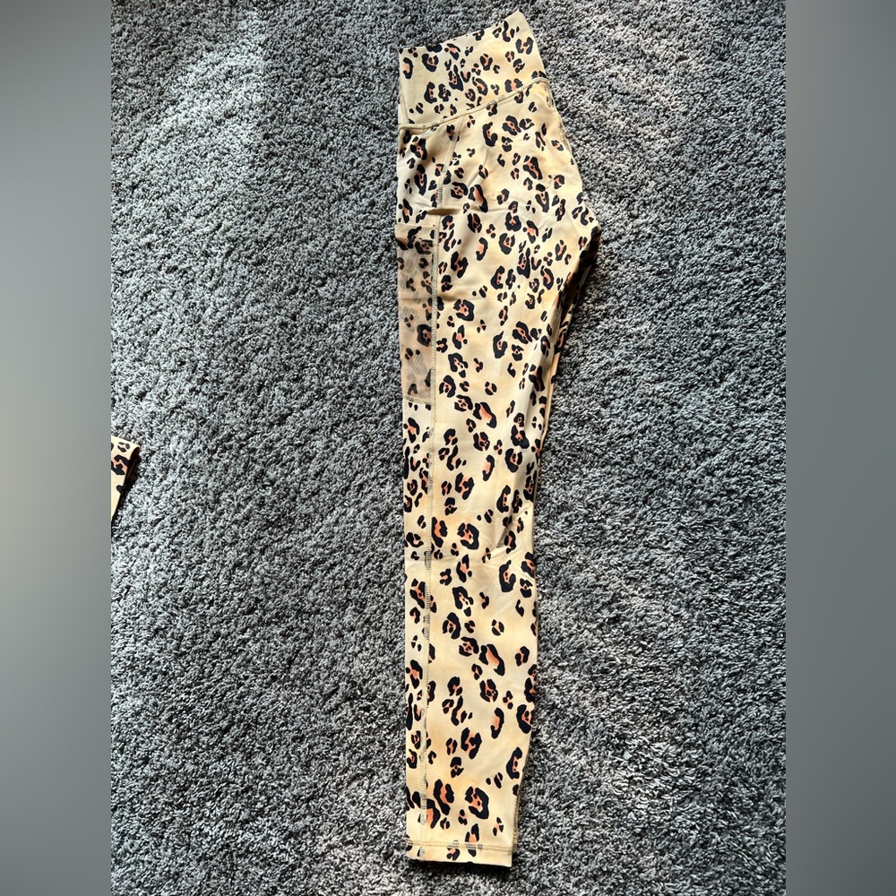 Fabletics Leopard Set - Picture 4 of 7